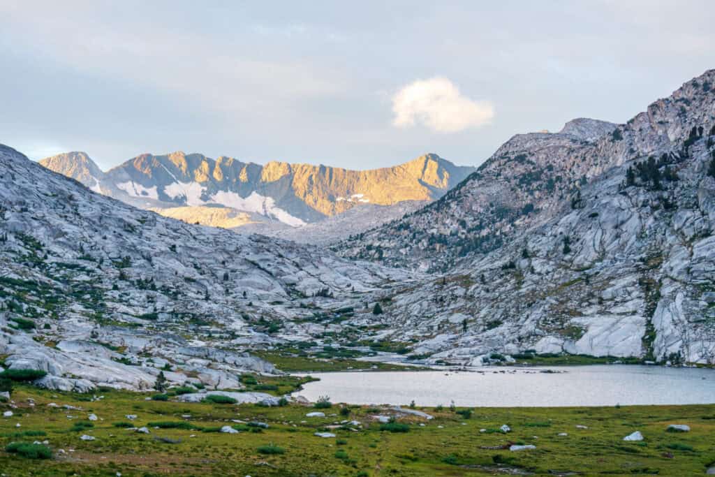 Scenic view of mountains and lake on the John Muir Trail in Kings Canyon.
