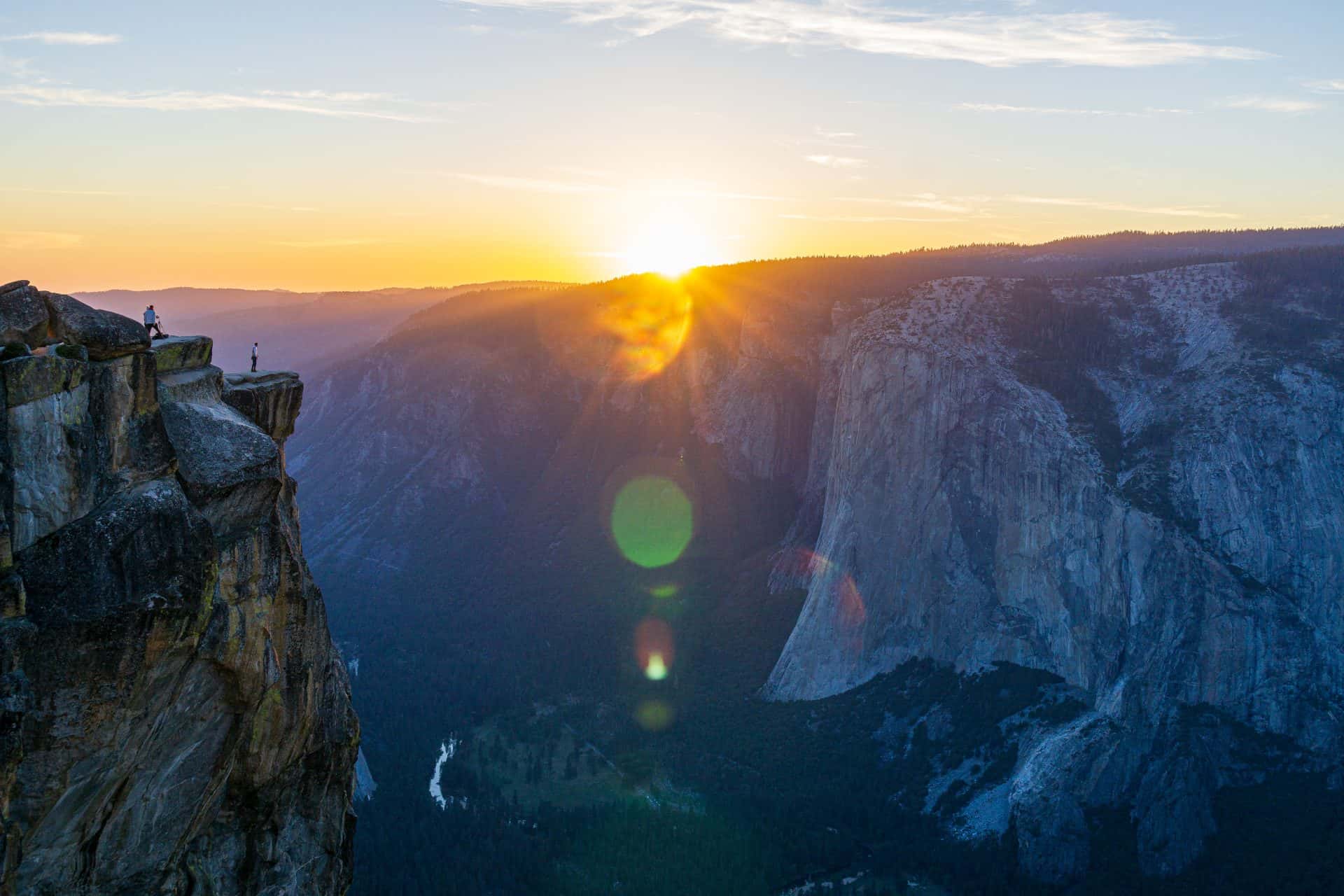 The sun sets over El Capitan in yosemite national park.